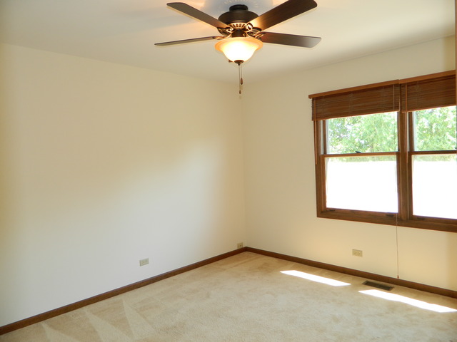 3845 Bernay Ln, Hoffman Estates, IL 60192 photo 18