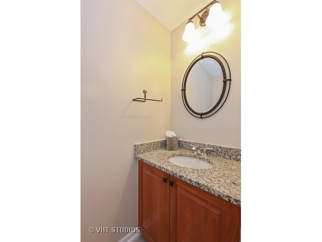 2375 N Wayne Ave, Chicago, IL 60614 photo 13