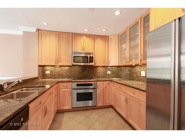 2375 N Wayne Ave, Chicago, IL 60614 photo 3