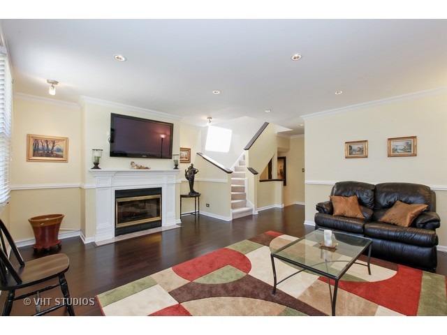 2375 N Wayne Ave, Chicago, IL 60614 photo 2