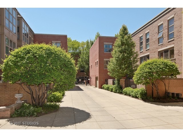 2375 N Wayne Ave, Chicago, IL 60614 photo 14