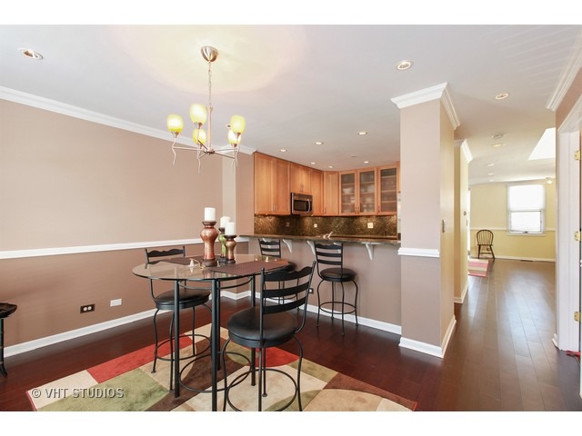 2375 N Wayne Ave, Chicago, IL 60614 photo 4