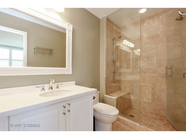 2375 N Wayne Ave, Chicago, IL 60614 photo 6