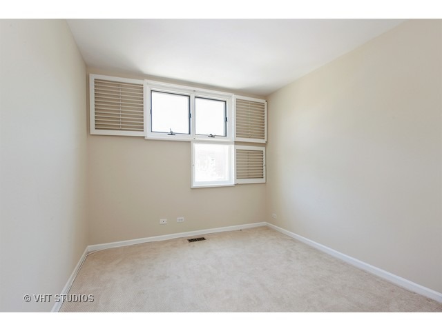 2375 N Wayne Ave, Chicago, IL 60614 photo 10