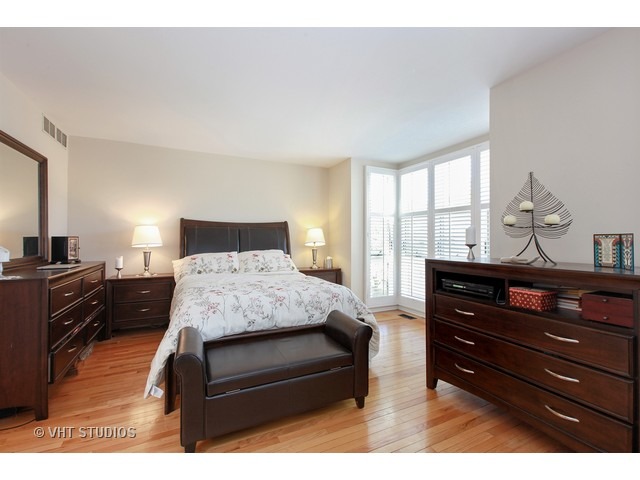 2375 N Wayne Ave, Chicago, IL 60614 photo 5