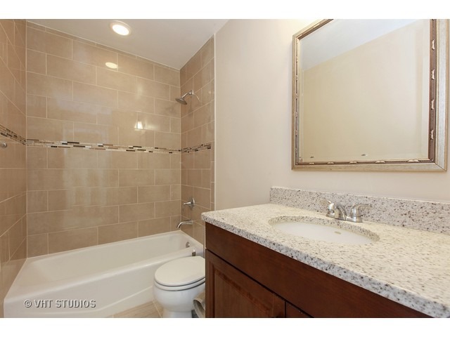 2375 N Wayne Ave, Chicago, IL 60614 photo 8