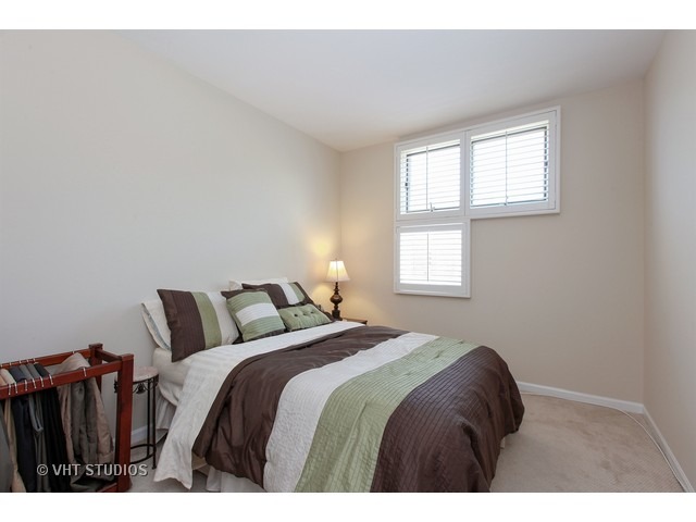 2375 N Wayne Ave, Chicago, IL 60614 photo 7