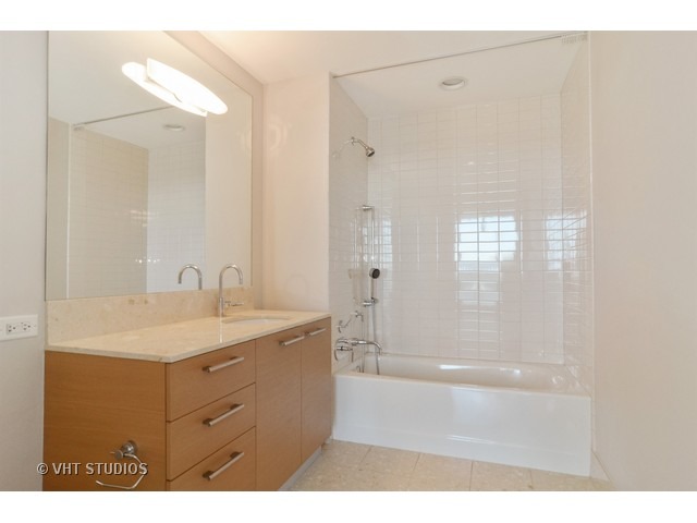 340 E Randolph St #1201, Chicago, IL 60601 photo 11