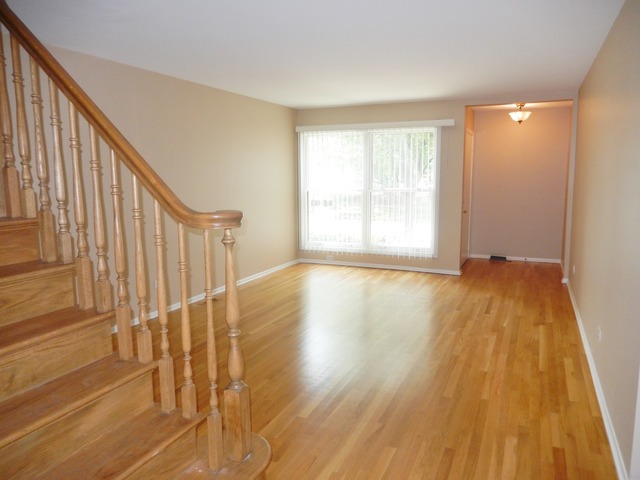 337 Summer Hill Ln, Wheeling, IL 60090 photo 2