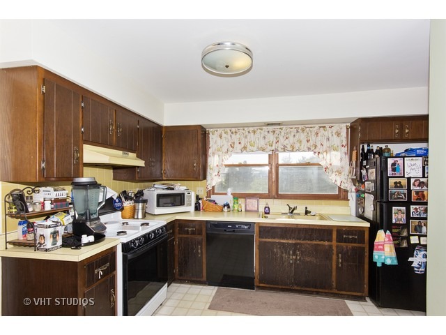 1121 Johnston Dr, Aurora, IL 60506 photo 4