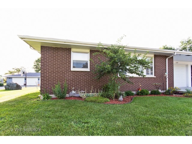 1121 Johnston Dr, Aurora, IL 60506 photo 2