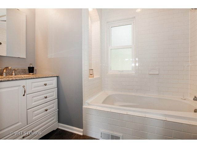 565 Plank Rd, Naperville, IL 60563 photo 8