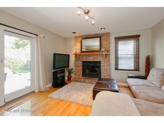 565 Plank Rd, Naperville, IL 60563 photo 4