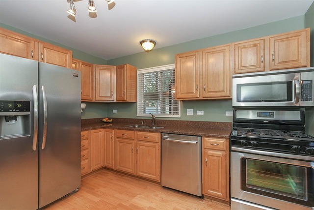 565 Morgan Ln, Hoffman Estates, IL 60169 photo 6