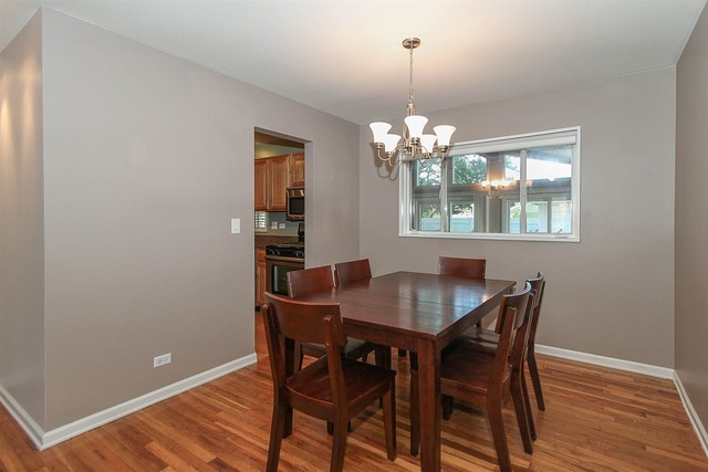 565 Morgan Ln, Hoffman Estates, IL 60169 photo 4