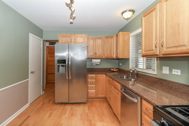 565 Morgan Ln, Hoffman Estates, IL 60169 photo 8