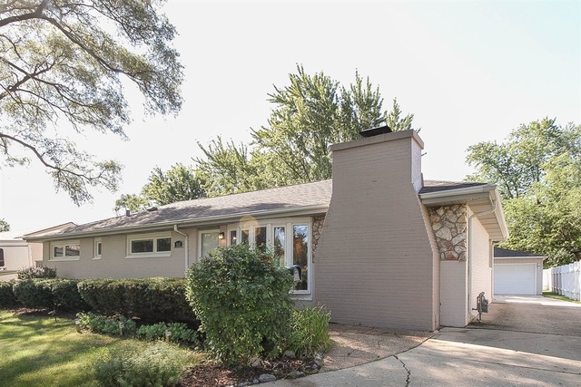 565 Morgan Ln, Hoffman Estates, IL 60169 photo 1