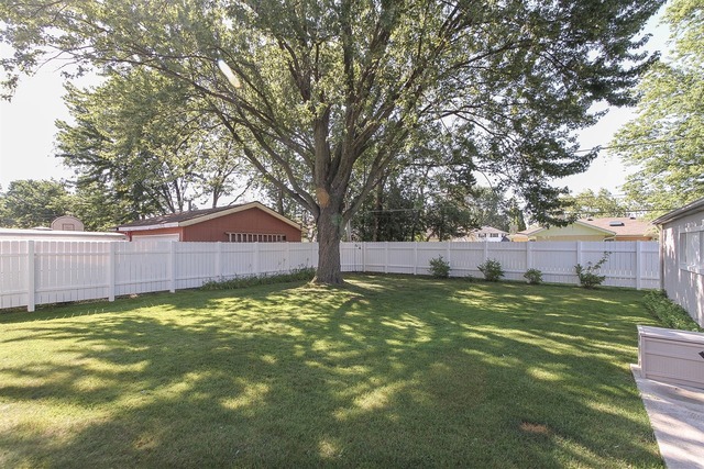 565 Morgan Ln, Hoffman Estates, IL 60169 photo 23