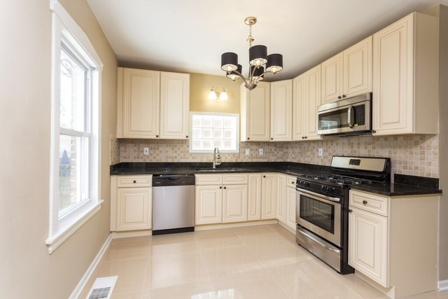 7837 White Ave, Lyons, IL 60534 photo 5
