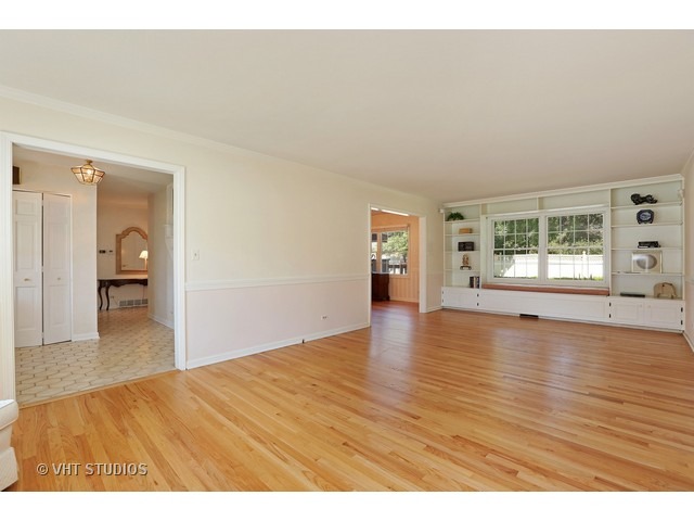 1609 Whitman Ln, Wheaton, IL 60189 photo 2