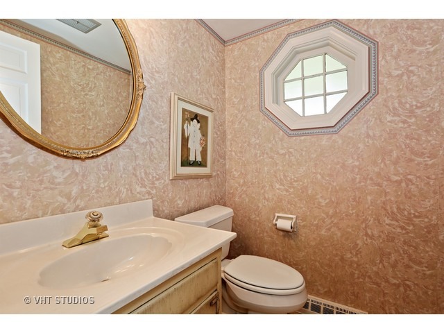 1609 Whitman Ln, Wheaton, IL 60189 photo 11