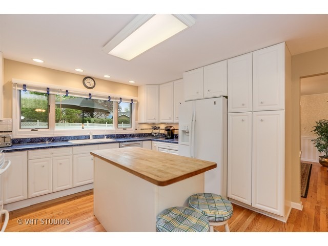 1609 Whitman Ln, Wheaton, IL 60189 photo 6