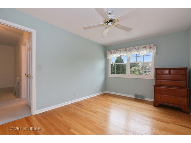 1609 Whitman Ln, Wheaton, IL 60189 photo 16