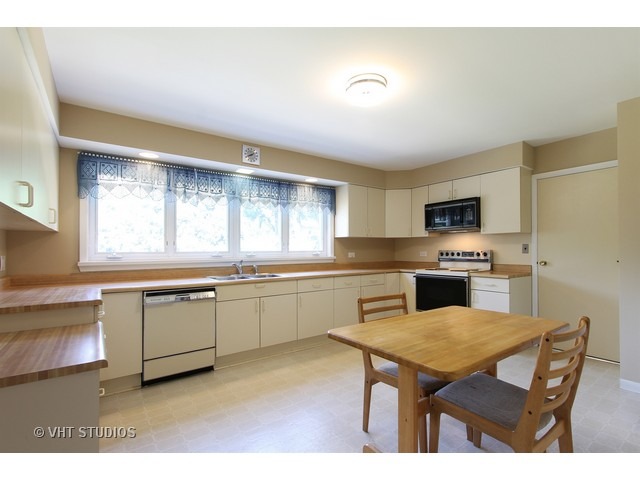4502 Hoover St, Rolling Meadows, IL 60008 photo 4
