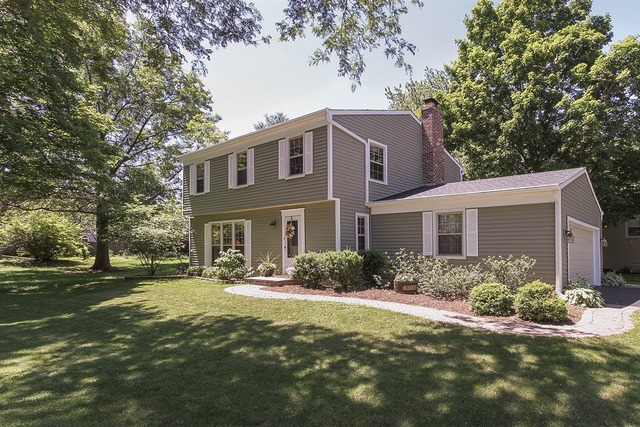 1744 Madera Dr, Wheaton, IL 60189 photo 2