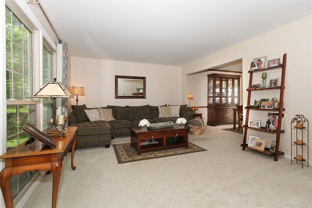 1744 Madera Dr, Wheaton, IL 60189 photo 3