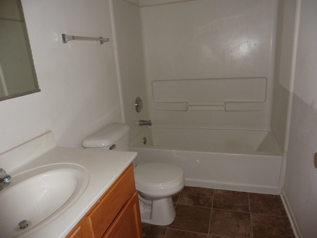 2228 Evergreen Cir, Mchenry, IL 60050 photo 8