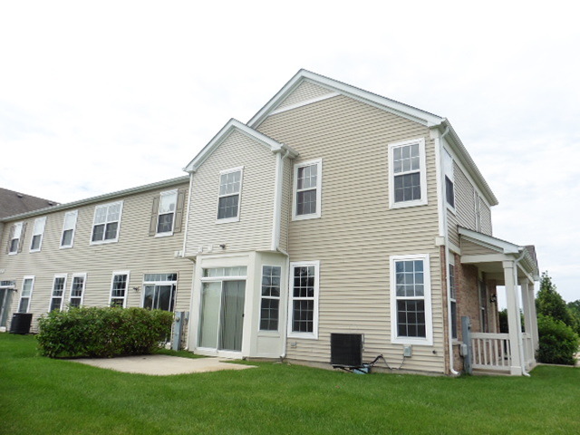 2228 Evergreen Cir, Mchenry, IL 60050 photo 3