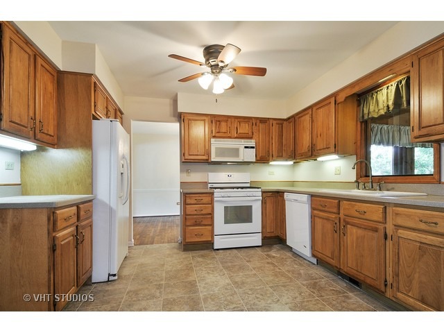 48 Redstart Rd, Naperville, IL 60565 photo 3