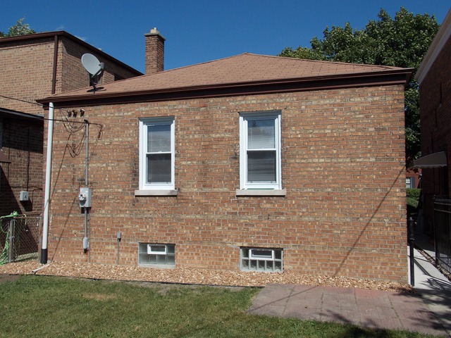 10404 S Rhodes Ave, Chicago, IL 60628 photo 3