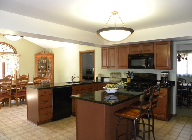 3309 Plum Grove Dr, Rolling Meadows, IL 60008 photo 2