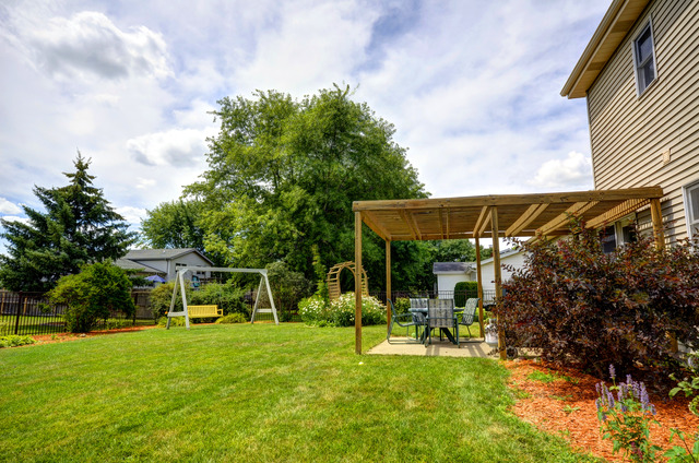3105 W Lorient Dr, Mchenry, IL 60050 photo 2