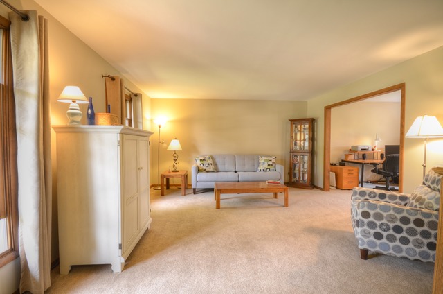 3105 W Lorient Dr, Mchenry, IL 60050 photo 5