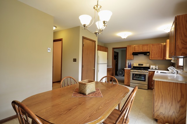 3105 W Lorient Dr, Mchenry, IL 60050 photo 9