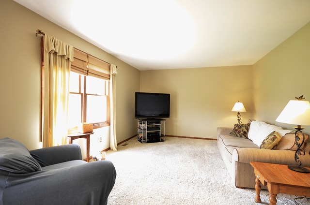3105 W Lorient Dr, Mchenry, IL 60050 photo 8