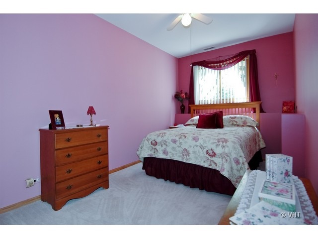 126 Deer Run Ln, Elgin, IL 60120 photo 8