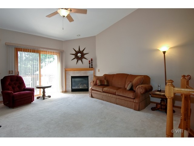 126 Deer Run Ln, Elgin, IL 60120 photo 1