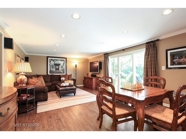 4013 Carousel Dr, Northbrook, IL 60062 photo 7