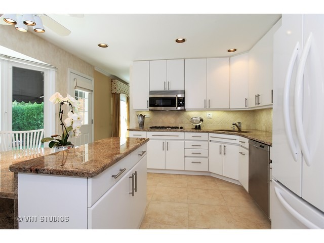 4013 Carousel Dr, Northbrook, IL 60062 photo 4