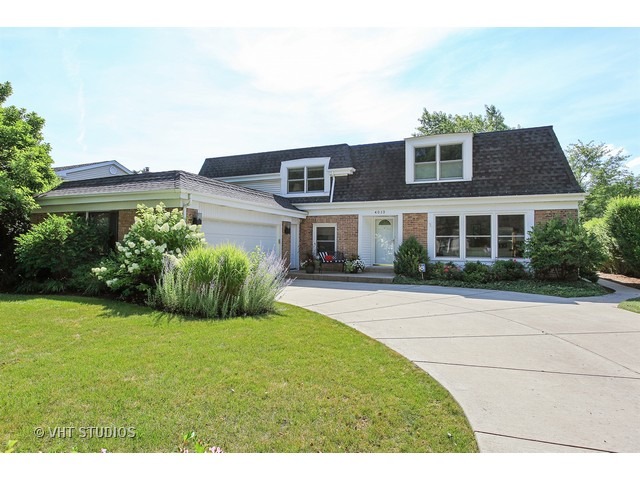 4013 Carousel Dr, Northbrook, IL 60062 photo 1
