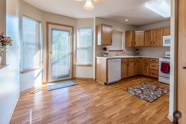 3258 Whitney Rd, Aurora, IL 60502 photo 2