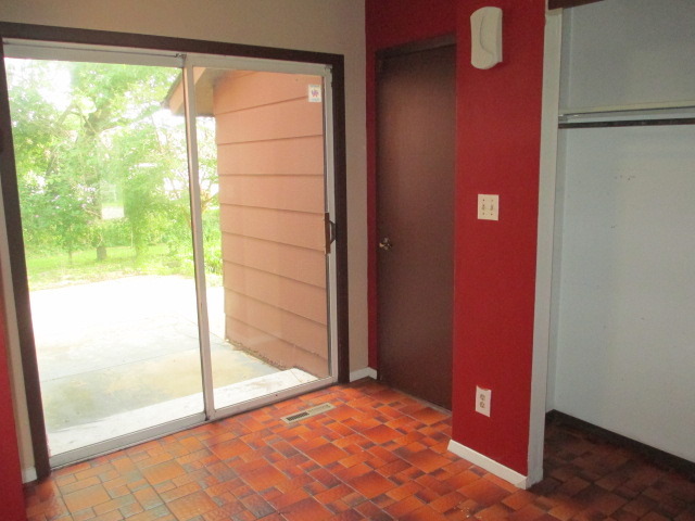 5209 W Greenbrier Dr, Mchenry, IL 60050 photo 2