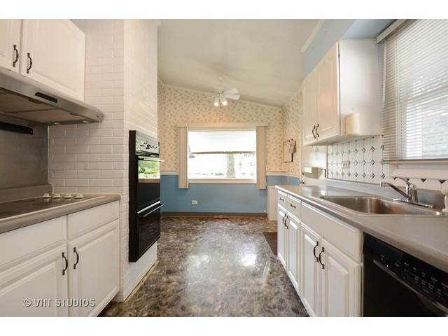 140 Warwick St, Park Forest, IL 60466 photo 5