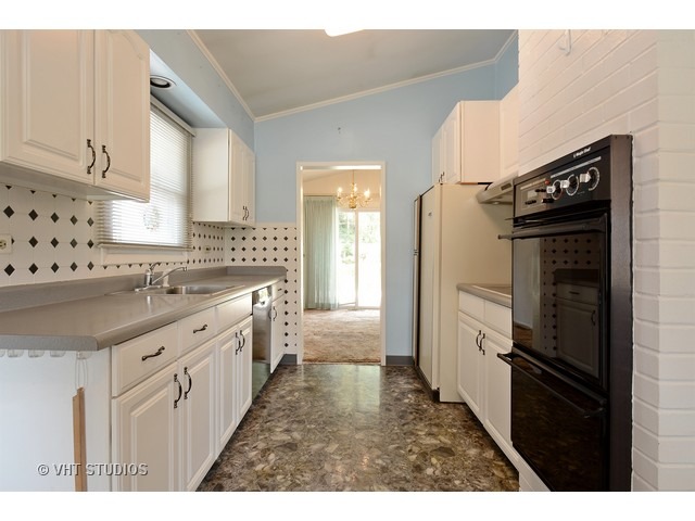 140 Warwick St, Park Forest, IL 60466 photo 4