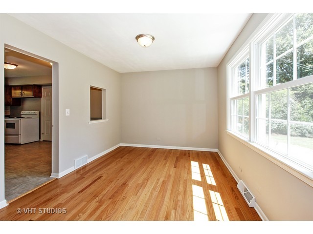 512 Cypress Dr, Naperville, IL 60540 photo 2