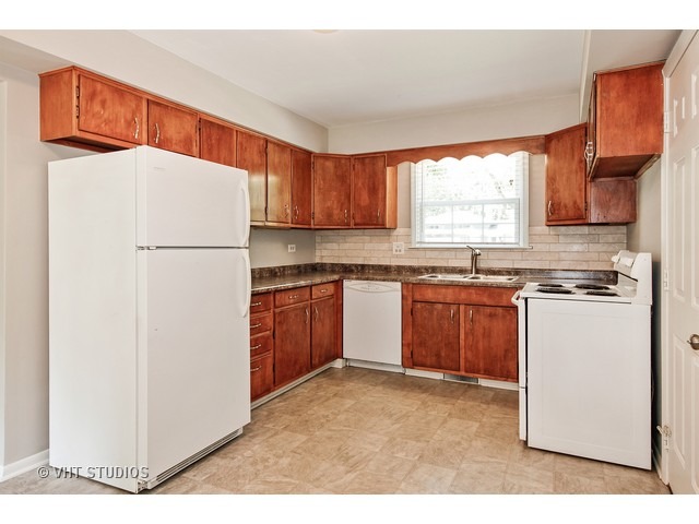 512 Cypress Dr, Naperville, IL 60540 photo 1